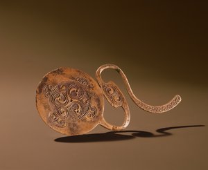Kjolefeste, fra Irland (bronse)